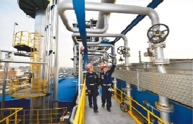 突出招大引強 搶占產業轉型新賽道